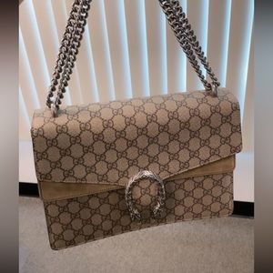 Gucci GG Supreme Monogram Medium Dionysus Shoulder Bag
